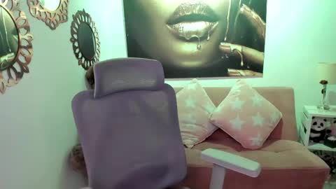 Snapshot of marianalopez81 chatting on 04-13-26, 01:00 Mariana Lopez online show from 04-13-26, 01:00
