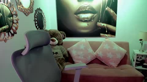Snapshot of marianalopez81 chatting on 04-15-26, 01:12 Mariana Lopez online show from 04-15-26, 01:12
