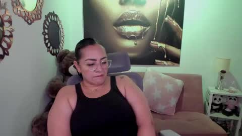 Snapshot of marianalopez81 chatting on 04-21-26, 01:42 Mariana Lopez online show from 04-21-26, 01:42