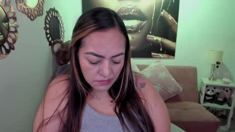 Snapshot of marianalopez81 chatting on 04-25-26, 12:02 Mariana Lopez online show from 04-25-26, 12:02