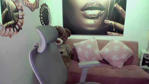 Snapshot of marianalopez81 chatting on 04-28-26, 01:04 Mariana Lopez online show from 04-28-26, 01:04