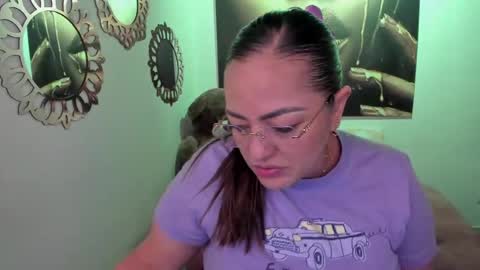 Snapshot of marianalopez81 chatting on 05-25-26, 12:49 Mariana Lopez online show from 05-25-26, 12:49