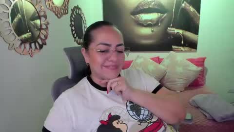 Snapshot of marianalopez81 chatting on 06-11-26, 02:53 Mariana Lopez online show from 06-11-26, 02:53
