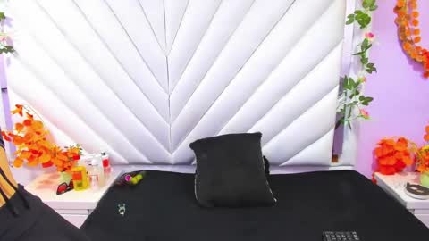 Snapshot of marianathompson_ chatting on 12-14-25, 09:19 MarianaThomsop online show from 12-14-25, 09:19