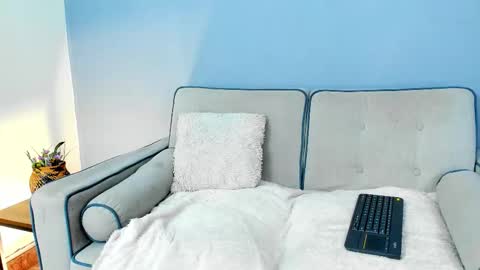 Mariana Vargas online show from 10-20-25, 02:28