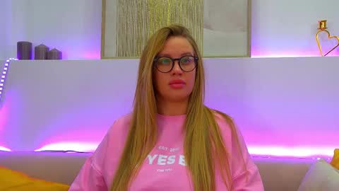 Maria online show from 02-10-25, 01:24