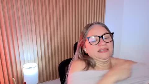 Marian Love  online show from 11-08-25, 10:48