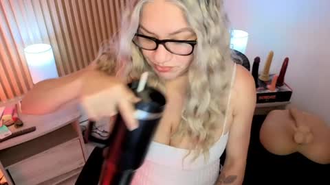 Marian Love  online show from 04-13-26, 10:21