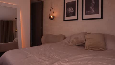 Snapshot of mariannacruzz chatting on 09-18-25, 10:34 MARIANA  online show from 09-18-25, 10:34