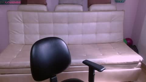 Snapshot of marianne_cam chatting on 06-03-26, 02:33 marianne_cam online show from 06-03-26, 02:33