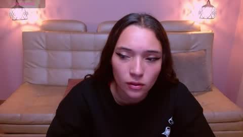 Snapshot of marianne_cam chatting on 06-11-26, 01:31 marianne_cam online show from 06-11-26, 01:31