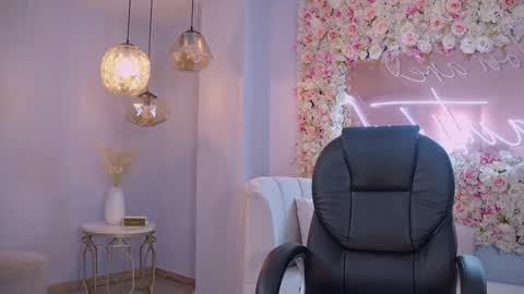 Marianne  online show from 12-17-24, 09:16