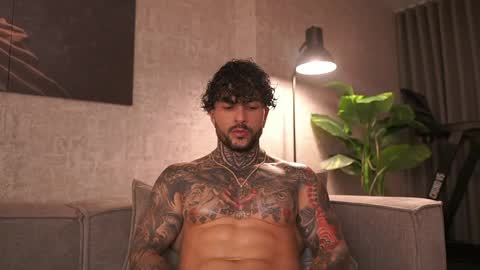 Snapshot of mariano_costa chatting on 05-06-26, 01:14 Mariano Costa online show from 05-06-26, 01:14