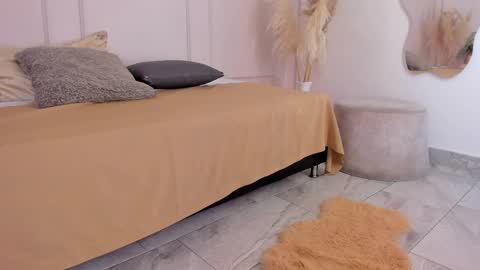 Maria Pettit online show from 04-25-26, 01:41