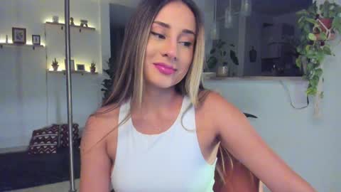 Snapshot of mariascarlett chatting on 01-19-25, 01:00 mariascarlett online show from 01-19-25, 01:00