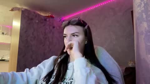 Snapshot of maribethgradowski chatting on 03-12-26, 02:45 Eva online show from 03-12-26, 02:45