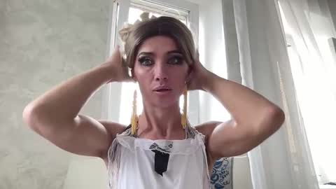 Mari online show from 10-15-25, 09:53