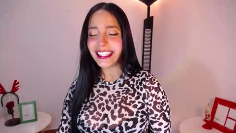 Snapshot of marie_daved chatting on 12-21-25, 05:03 Nicolle online show from 12-21-25, 05:03