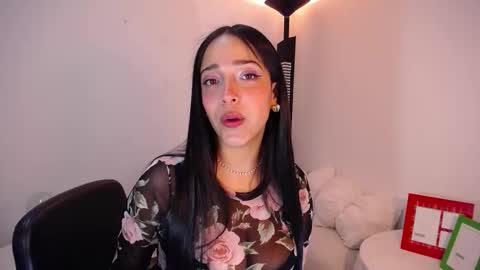 Snapshot of marie_daved chatting on 01-13-26, 08:03 Nicolle online show from 01-13-26, 08:03