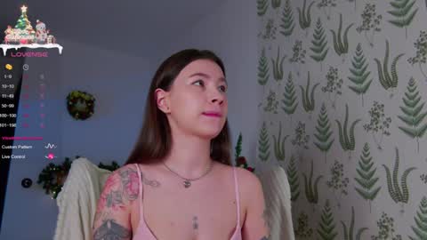 Snapshot of marie_diaze chatting on 01-07-25, 05:12 Marie LEAVE YOUR WITH ME online show from 01-07-25, 05:12