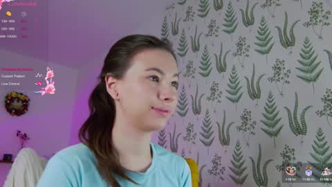 Snapshot of marie_diaze chatting on 01-15-25, 05:19 Marie LEAVE YOUR WITH ME online show from 01-15-25, 05:19