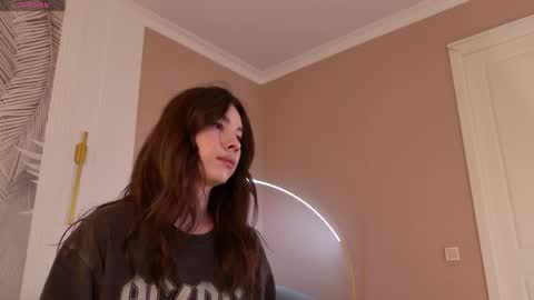 Snapshot of marie_diaze chatting on 05-03-26, 05:02 Marie LEAVE YOUR WITH ME online show from 05-03-26, 05:02
