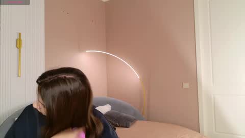 Snapshot of marie_diaze chatting on 05-10-26, 05:01 Marie LEAVE YOUR WITH ME online show from 05-10-26, 05:01
