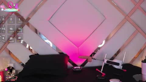 Snapshot of mariee_rosee chatting on 10-15-25, 10:32 Mary online show from 10-15-25, 10:32