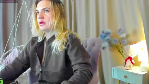 Mariel online show from 04-20-26, 01:19