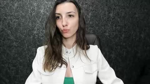 Snapshot of marielleanker chatting on 09-11-25, 12:44 marielleanker online show from 09-11-25, 12:44