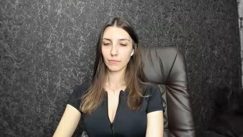 Snapshot of marielleanker chatting on 09-19-25, 02:51 marielleanker online show from 09-19-25, 02:51