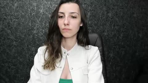 Snapshot of marielleanker chatting on 11-17-25, 02:28 marielleanker online show from 11-17-25, 02:28