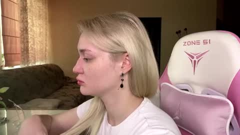 Snapshot of mariellesockwell chatting on 03-07-26, 09:06 Hey Im Ash I think together we can hit first 10 thumbs up online show from 03-07-26, 09:06