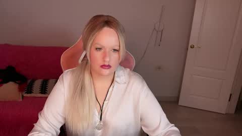 Snapshot of mariemlui chatting on 10-11-25, 11:09 mariemlui online show from 10-11-25, 11:09