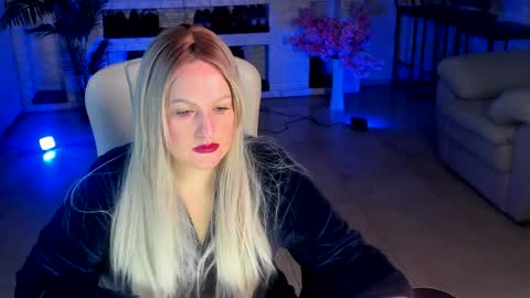 Snapshot of mariemlui chatting on 10-14-25, 10:16 mariemlui online show from 10-14-25, 10:16