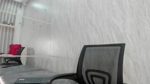 Marie online show from 02-08-25, 09:46