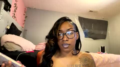 Snapshot of mariexxx22 chatting on 02-16-26, 07:04 eMariexxx online show from 02-16-26, 07:04