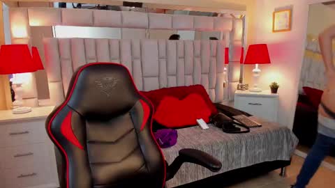 mariiahneedles online show from 02-14-25, 01:13