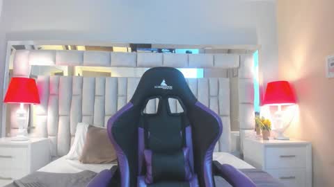 mariiahneedles online show from 11-26-25, 09:16