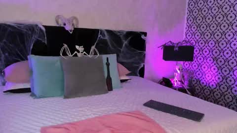 Mariana online show from 10-17-25, 04:20