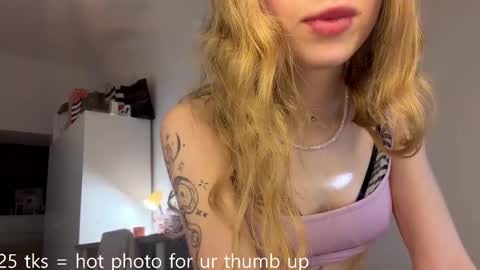 Snapshot of mariluspringle chatting on 03-03-26, 04:46 Elisabeth online show from 03-03-26, 04:46