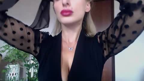 MarilynDevilish online show from 10-16-25, 07:31