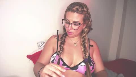 Marilyn Leon online show from 11-12-25, 01:50