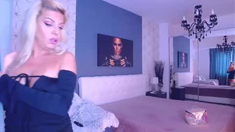 Snapshot of marimais chatting on 09-17-25, 07:10 Mary Mais online show from 09-17-25, 07:10