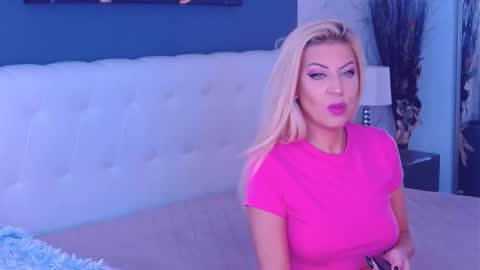 Snapshot of marimais chatting on 09-22-25, 06:26 Mary Mais online show from 09-22-25, 06:26