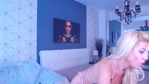 Snapshot of marimais chatting on 09-28-25, 06:52 Mary Mais online show from 09-28-25, 06:52