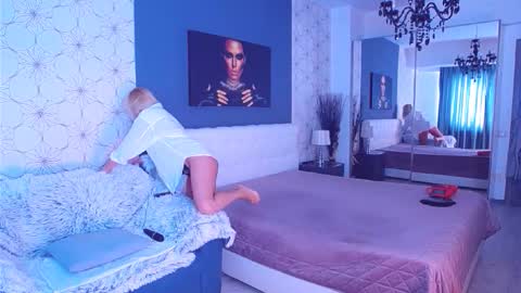 Snapshot of marimais chatting on 10-15-25, 07:08 Mary Mais online show from 10-15-25, 07:08