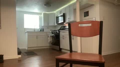 Snapshot of marineguyk19 chatting on 12-17-25, 06:47 Z online show from 12-17-25, 06:47