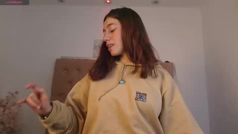 Snapshot of marinette_lux chatting on 11-09-25, 12:58 marinette online show from 11-09-25, 12:58