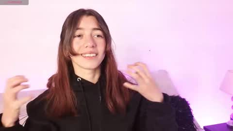 Snapshot of marinette_lux chatting on 02-03-26, 12:32 marinette online show from 02-03-26, 12:32